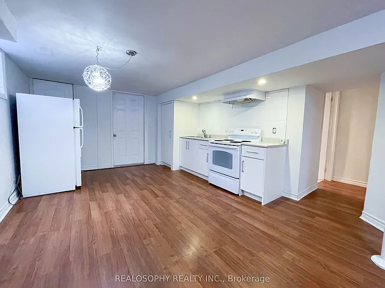 95 Royal York Rd #BASEMENT — Photo 3