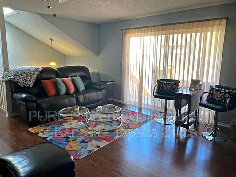 10903 Gillette St — Photo 6