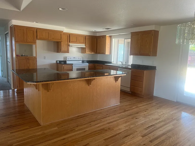 1460 Oxford Park Dr — Photo 6