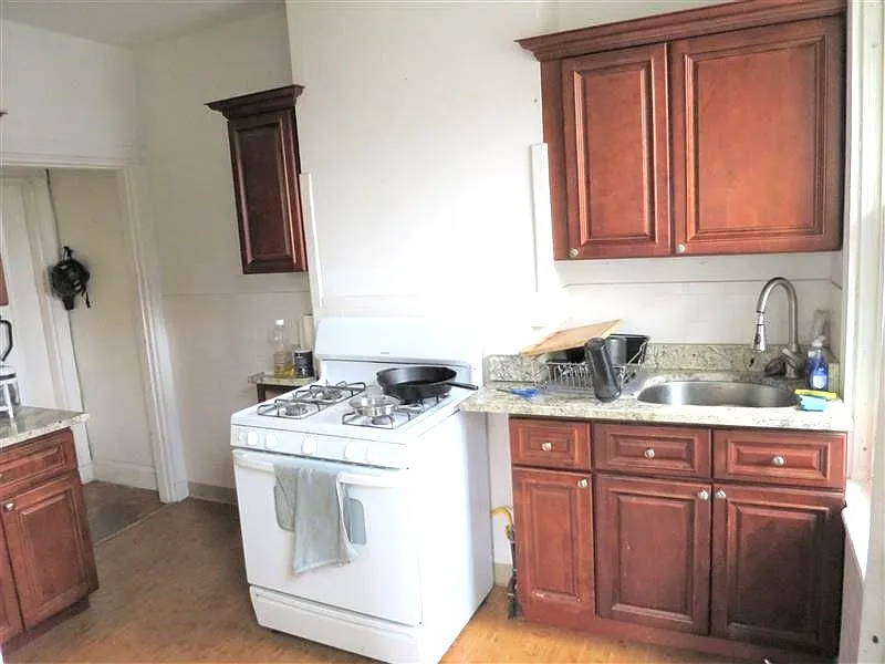 4 bed, 1850 sqft, $5,295 — Photo 3
