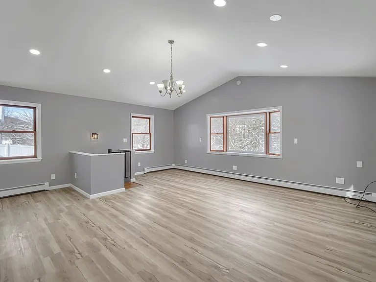 447 Clove Rd — Photo 9