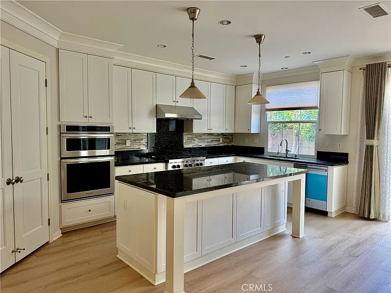 102 Chestnut Grv — Photo 7