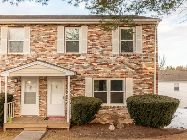 216 Pheasant Run Dr, Blacksburg, VA 24060