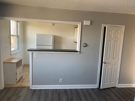 3rd image of 6633 Walker St Floor 2