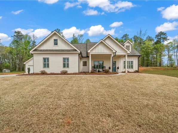 214 Oakwood Dr, Commerce, GA 30529