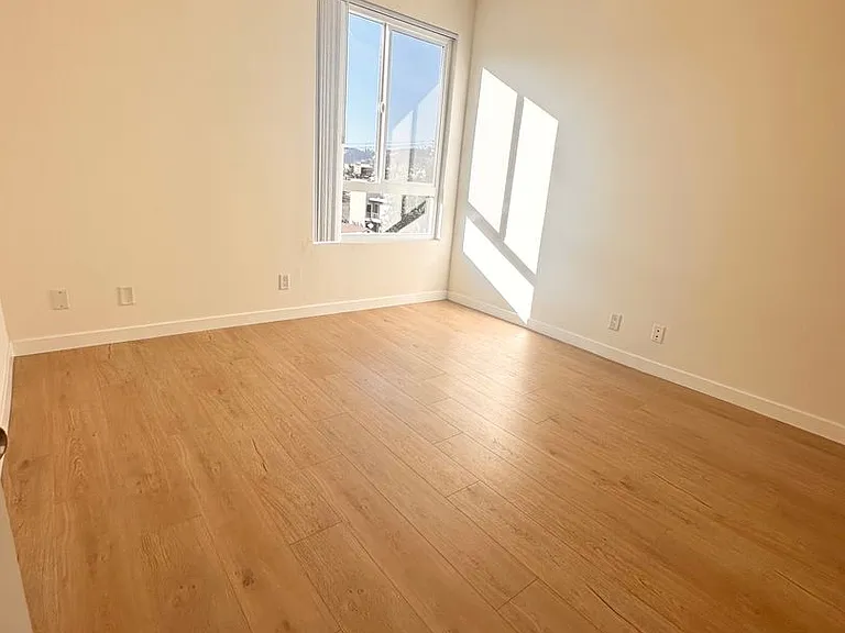 1234 Las Palmas Ave — Photo 23