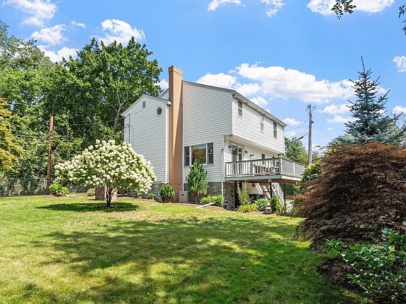 3rd image of 82 Pine St
