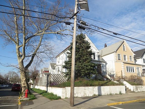 5th image of 196 Oakwood Ave