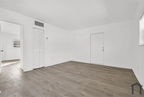 8295 NE Miami Ct #4 — Photo 6