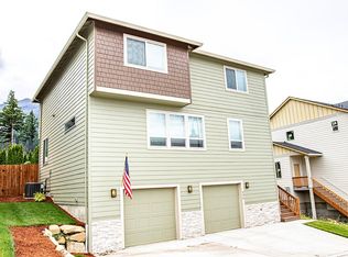 956 SE Windsong Dr, Cascade Locks, OR 97014