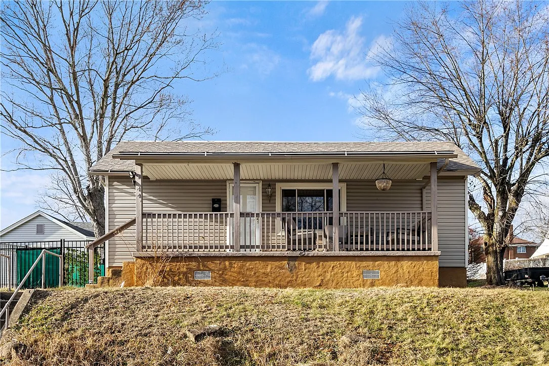 1744 Grant St photo 1