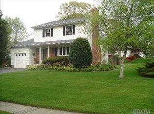 2 Wayne Pl, Commack, NY 11725