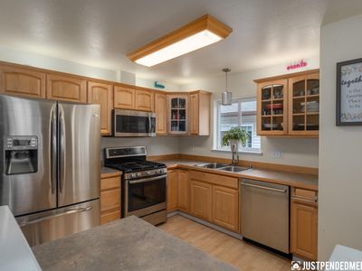 10990 Retreat Cir, Anchorage, AK, 99515