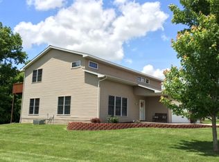 102 Greg Ln, Carbondale, IL 62901