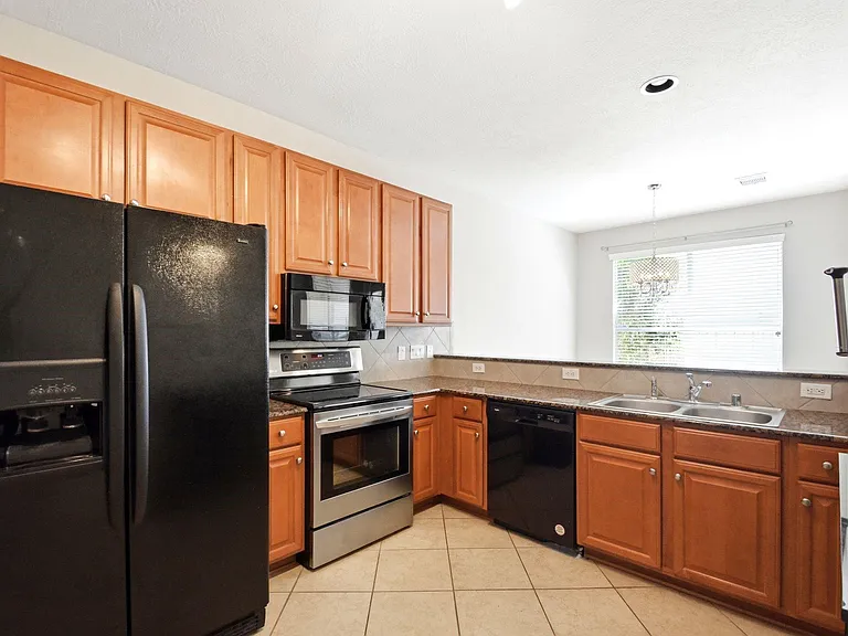 930 Sterling Creek Cir — Photo 13