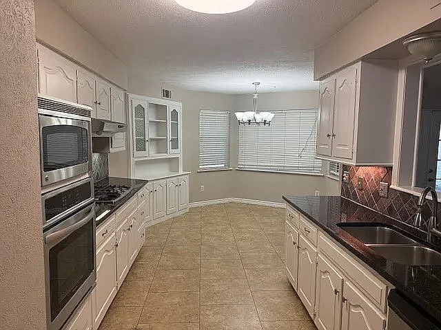 14922 Hillcrest Rd — Photo 11