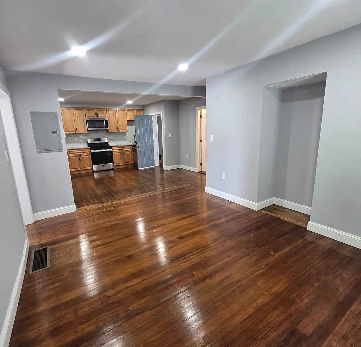 3 bed, 1100 sqft, $2,800 — Photo 4