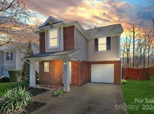 8120 Deodora Cedar Ln, Charlotte, NC 28215