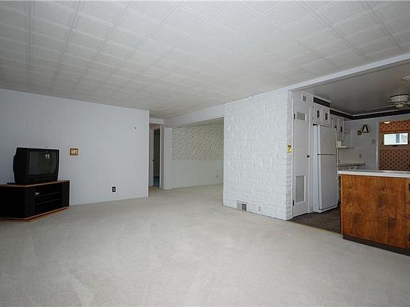4th image of 58 Kelvin Dr