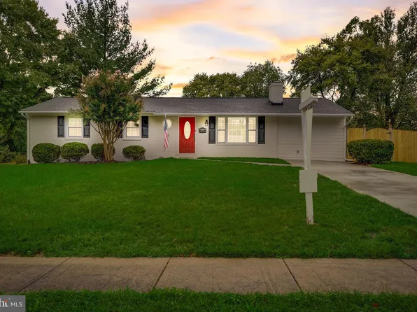 5204 Ampthill Dr, Alexandria, VA 22312