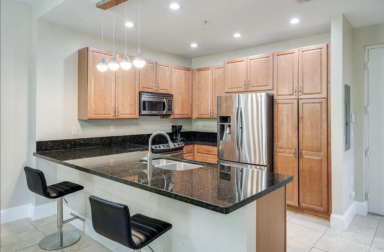 3 bed, 3.0 bath, 1617 sqft, $4,300 — Photo 1