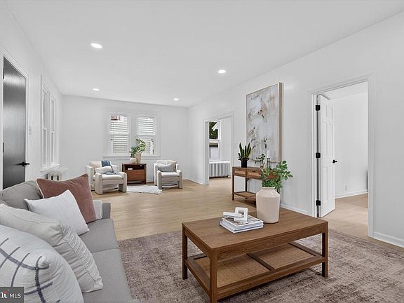 3rd image of 204 N 32nd St