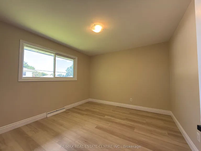 53 Guelph St #UPPER — Photo 7