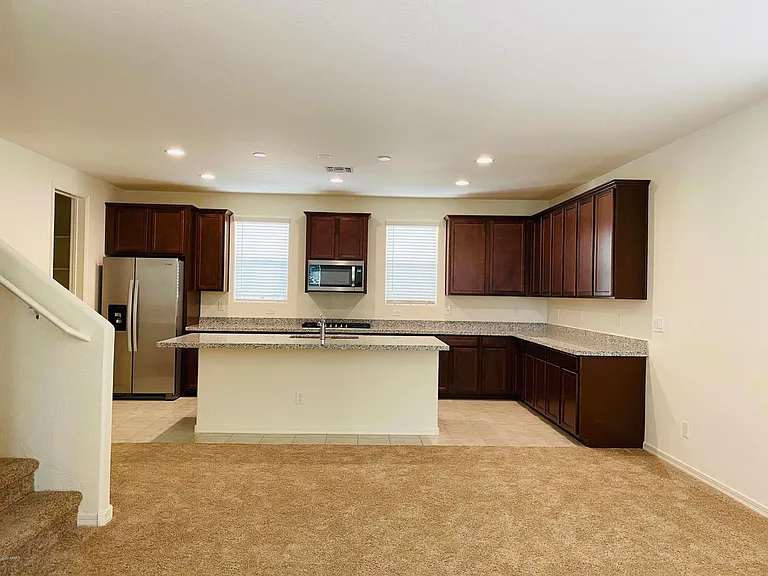 744 W Flintlock Way — Photo 6