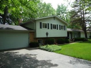 2643 Longmeadow Dr, Northbrook, IL 60062