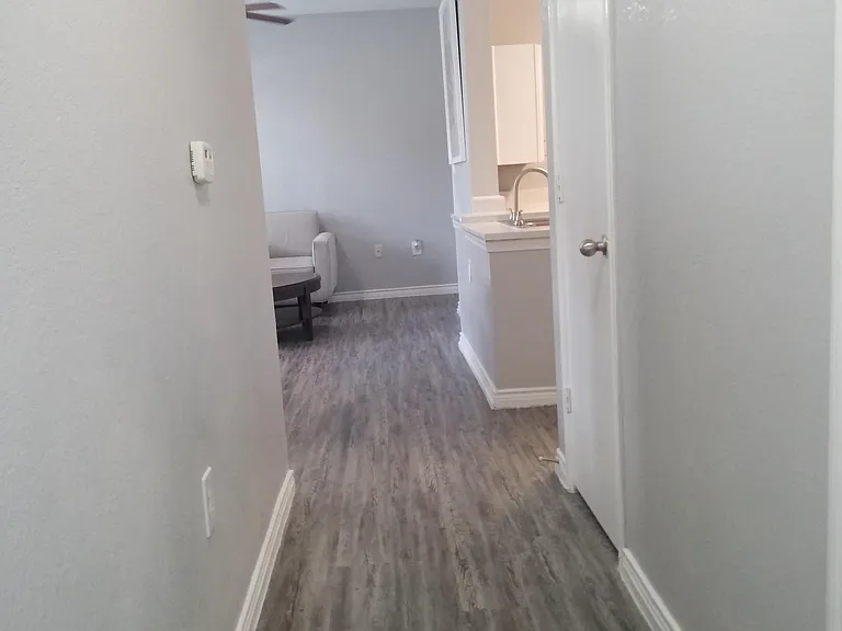 Mission Del Rio Apartment Homes — Photo 4