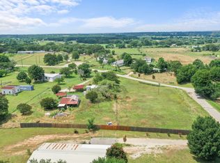 1076 Summit Dr, Springtown, TX 76082