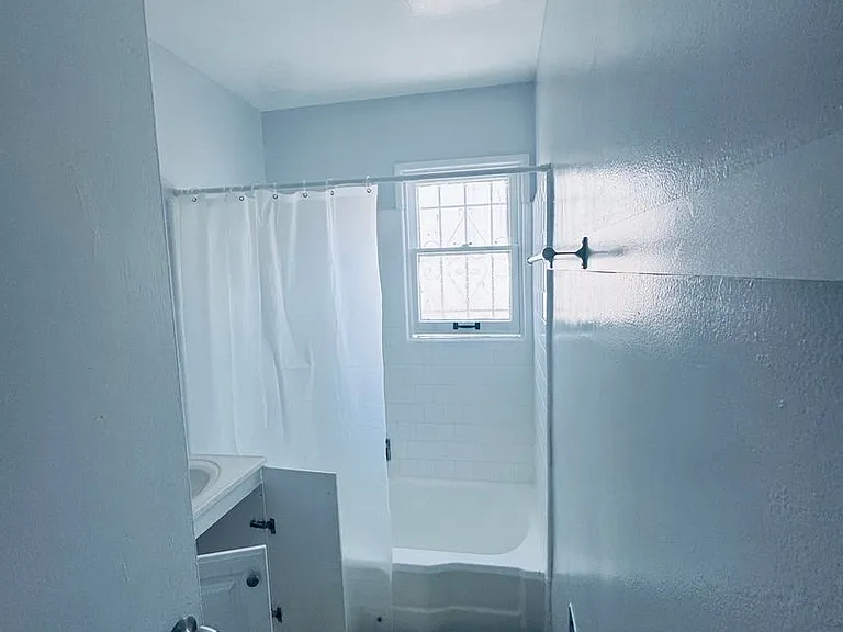 1641 N Hobart Blvd — Photo 8