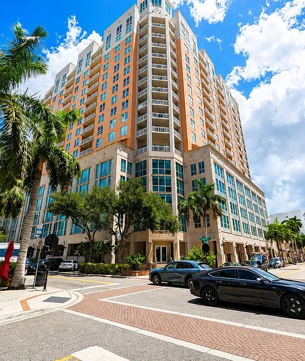 1350 Main St #700
