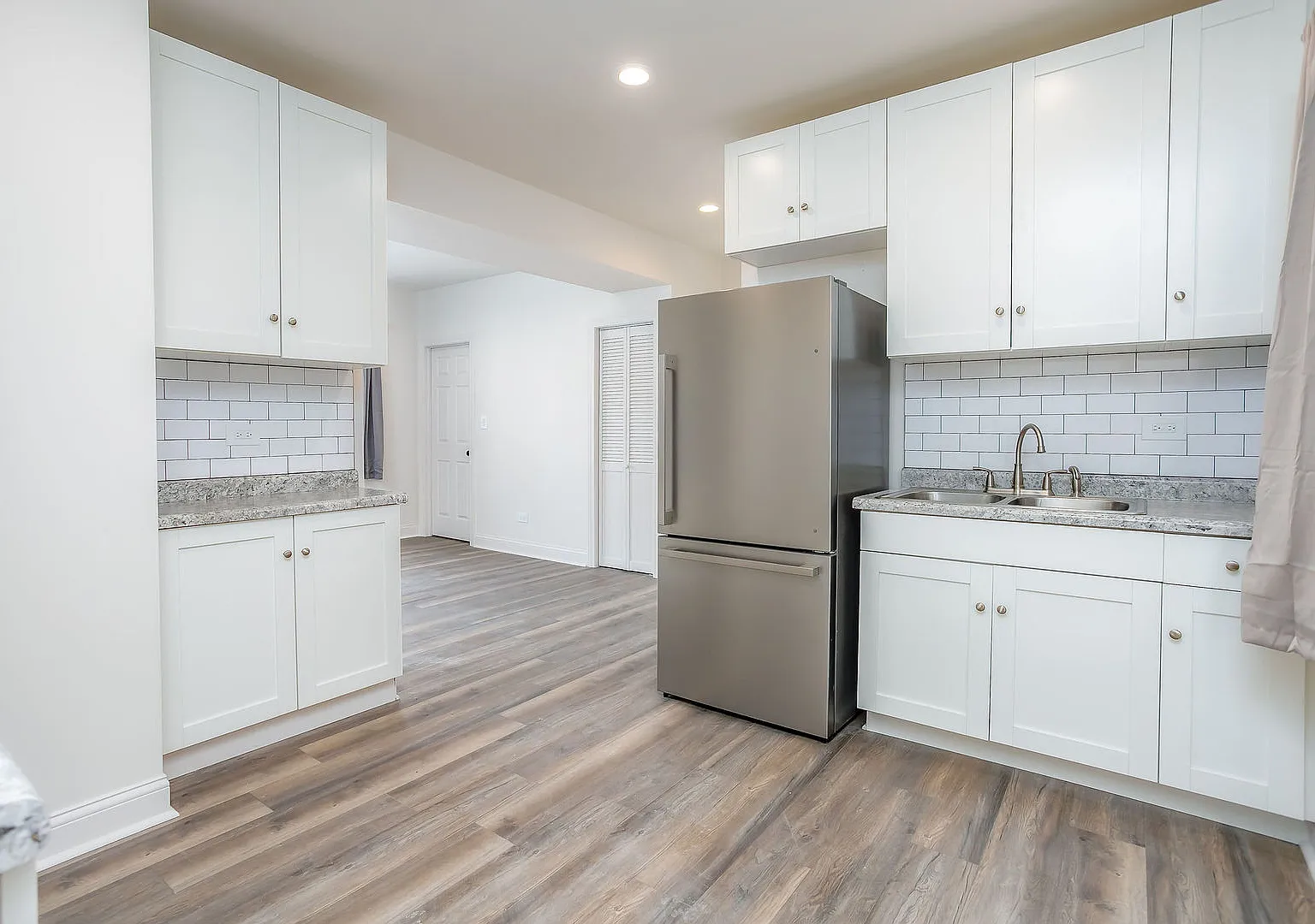 2 bed, 800 sqft, $1,300 — Photo 3