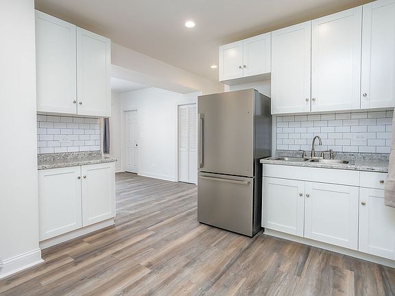 3rd image of 3056 S Keeler Ave Unit 2