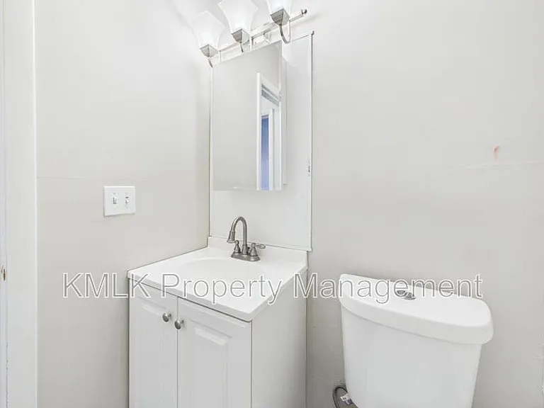 685 Sherman St — Photo 20