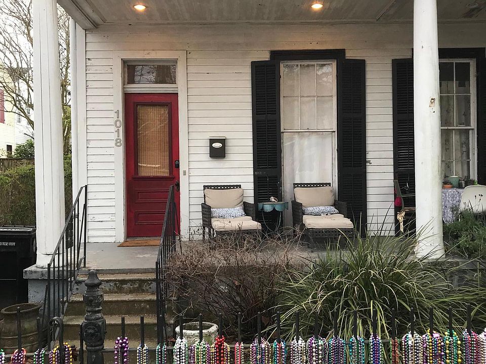 Beautiful location on a street just one block from Napoleon.