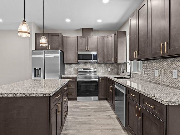 2nd image of 2642 B 1/2 Rd