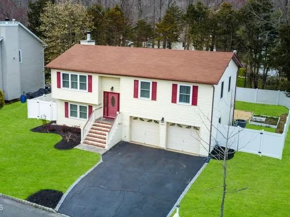 11 Cornell Court, Tinton Falls, NJ 07724