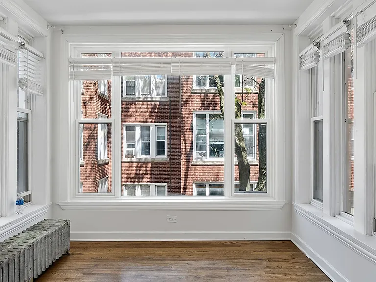 6565 N. Lakewood Renovated Rogers Park Apartments — Photo 35