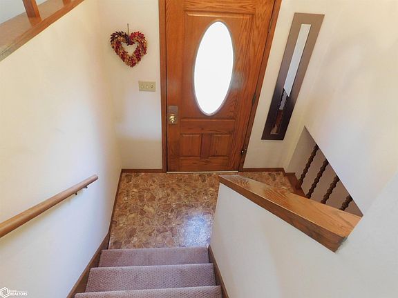 2nd image of 520 Main St