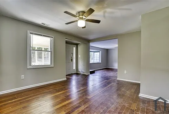 8011 Oakleigh Rd — Photo 1