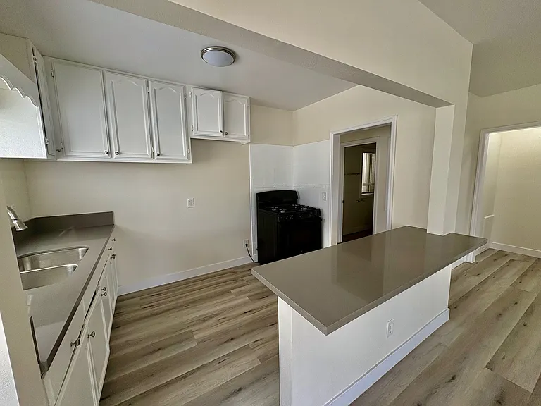549 E 17th St #551 — Photo 3