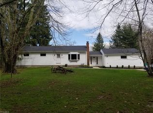 18105 Haskins Rd, Chagrin Falls, OH 44023