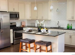 4404 Vermilion Dr, Saint Louis, MO 63128