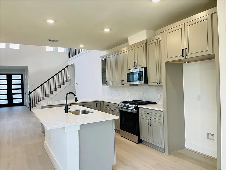 4308 Avron Dr — Photo 7