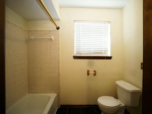 3rd image of 9904 S Blackwelder Ave