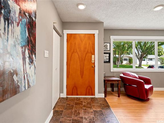 3rd image of 52 Tucker CRESCENT