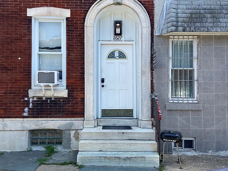 2627 Emerald St #1-R — Photo 2
