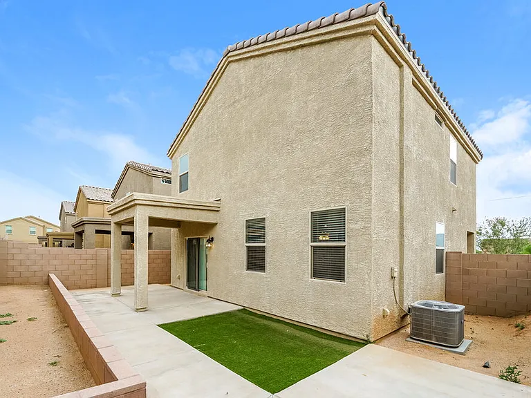 7621 W Valencia Rd — Photo 17